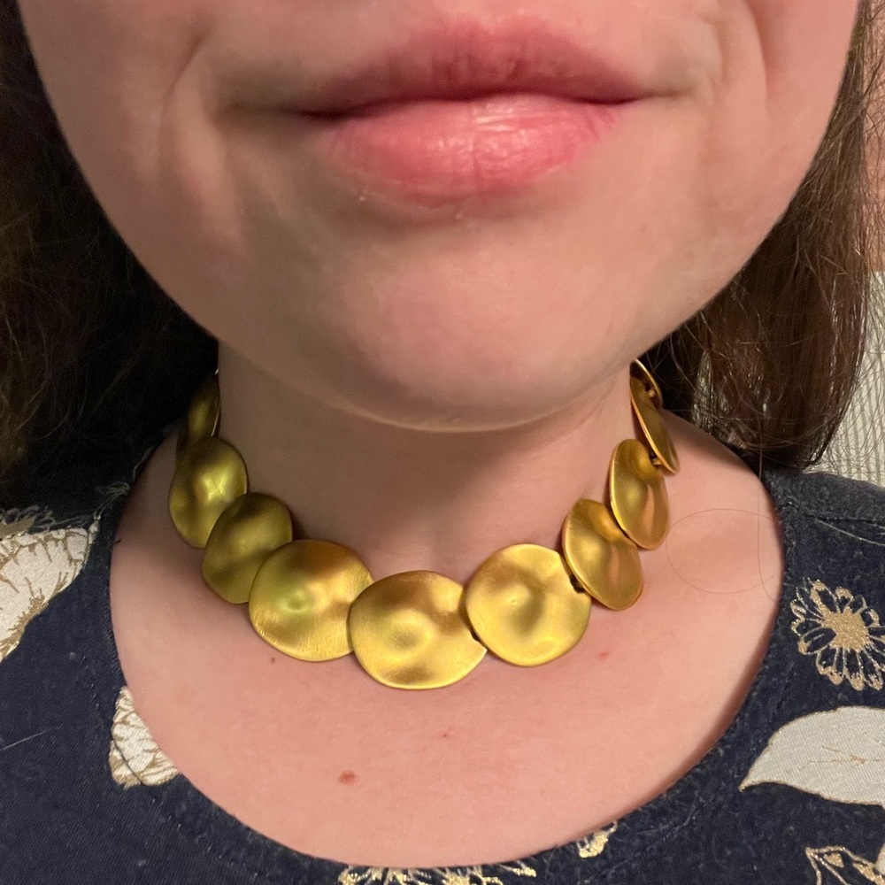 Vintage Gold Tone Scalloped Clamshell Necklace, Approx 16”